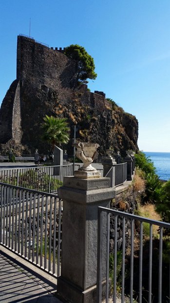 (98)  Aci Castello